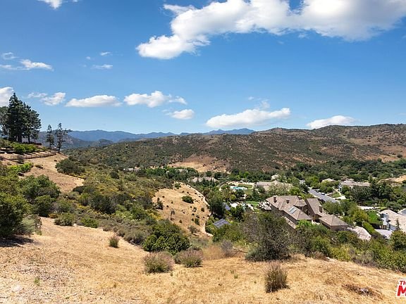 Rolling hills and homes in a quiet California real estate area.